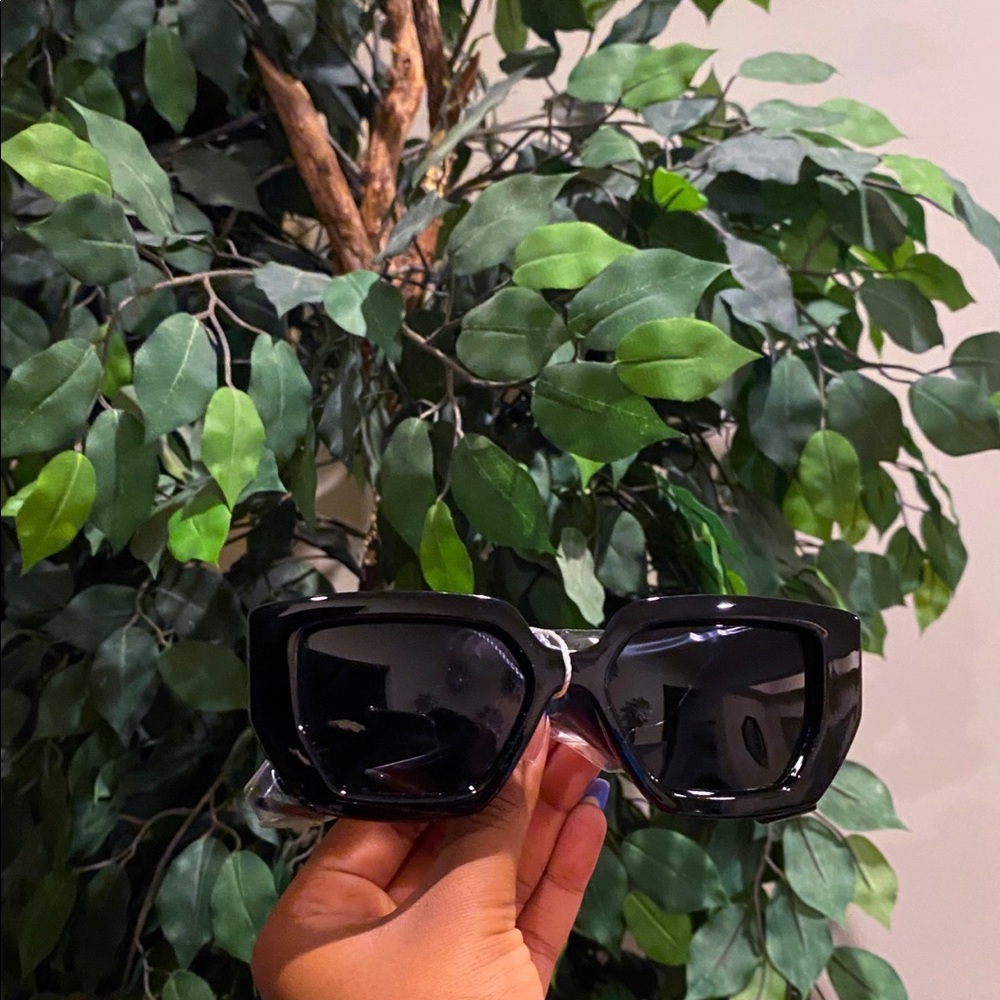 Look Don’t Touch Me | Top Tier Shades